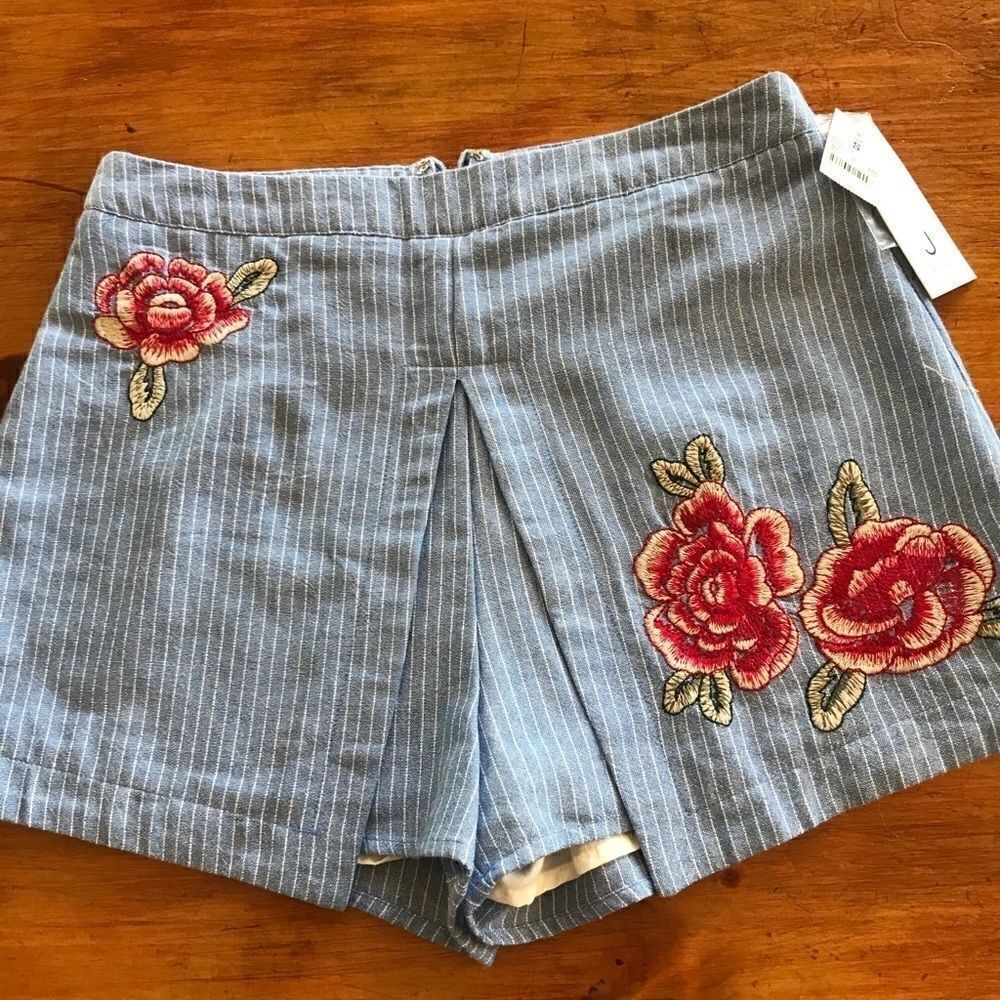 J by JOA Embroidered Shorts NWT